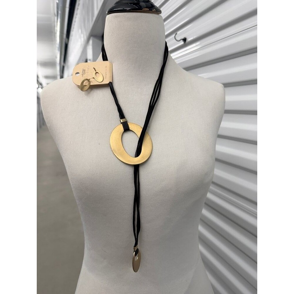 Toie Modern Black and Gold Pendant Necklace